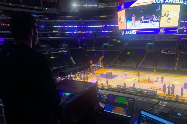 乐鱼网站-空场比赛谁给球员们加油欢呼?走近NBA的“气氛组”