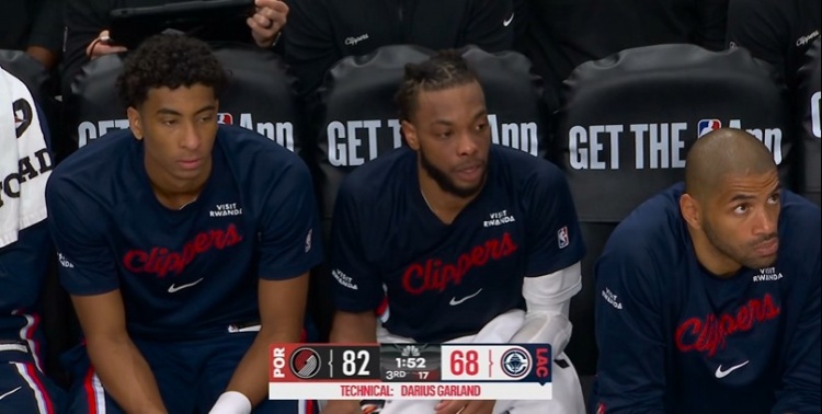 乐鱼app-连续被阿夫迪亚点名!加兰被吹犯规不满 换下后还在抱怨吃T